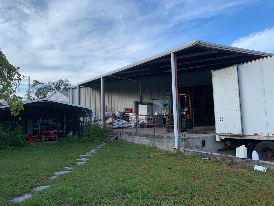 WINNING CIRCLE FEED & PET SUPPLIES: 9722 State Road 52, Hudson, FL 34669